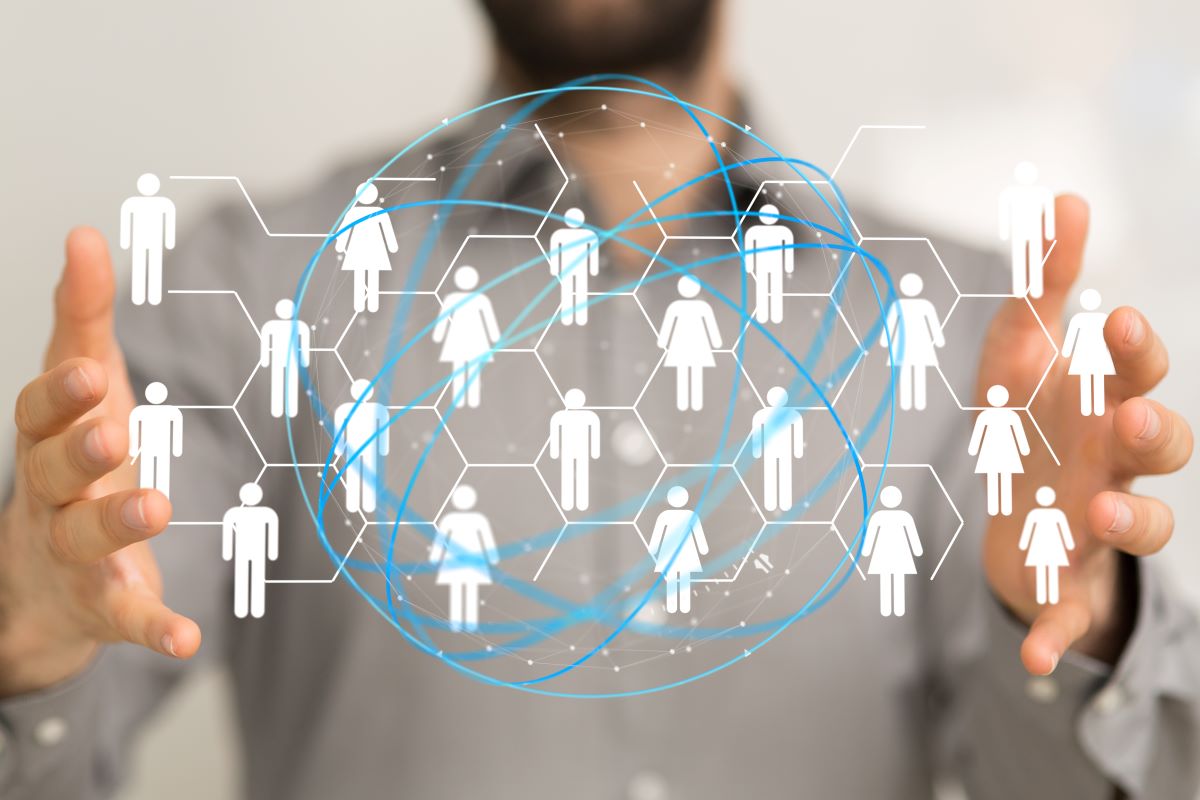 Cum sa iti dezvolti reteaua de contacte profesionale si sa profiti de oportunitatile de networking